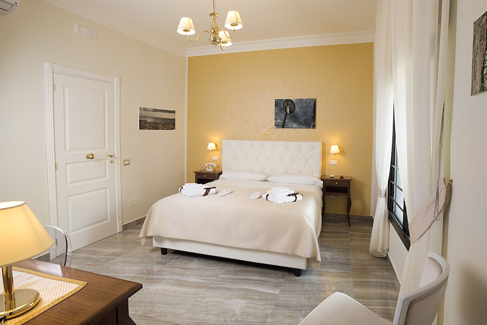 Neapolitantrips Hotel Royale 9/36