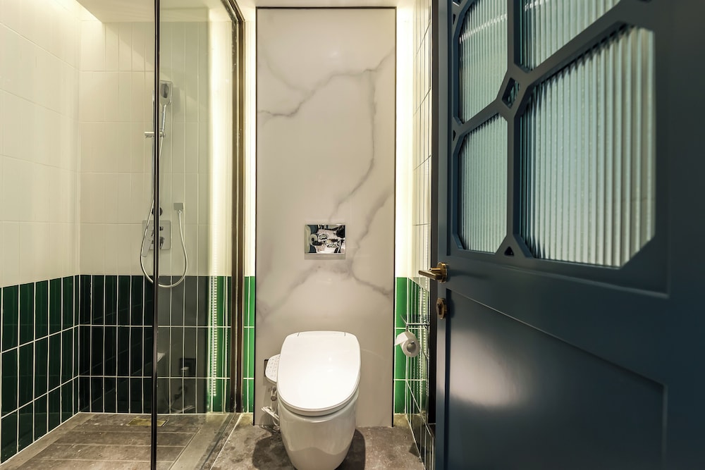Jinglai Hotel (Shanghai Bund East Nanjing Road Pedestrian Street) 47/50