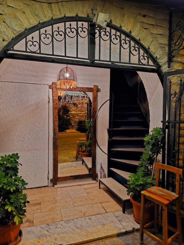 Berg Hotel 2/50
