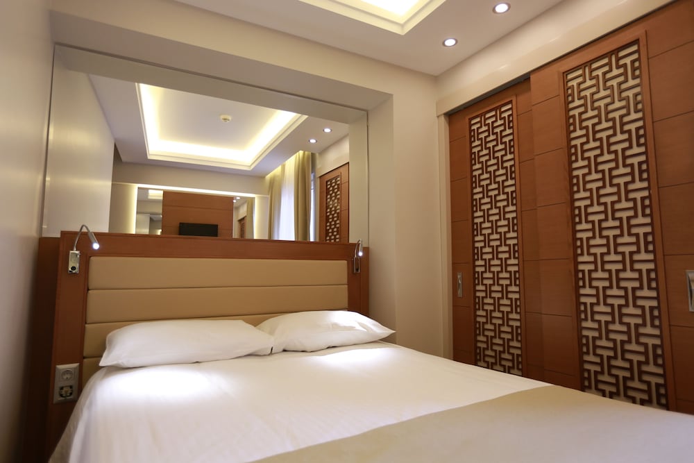 Sirkeci Park Hotel 33/68