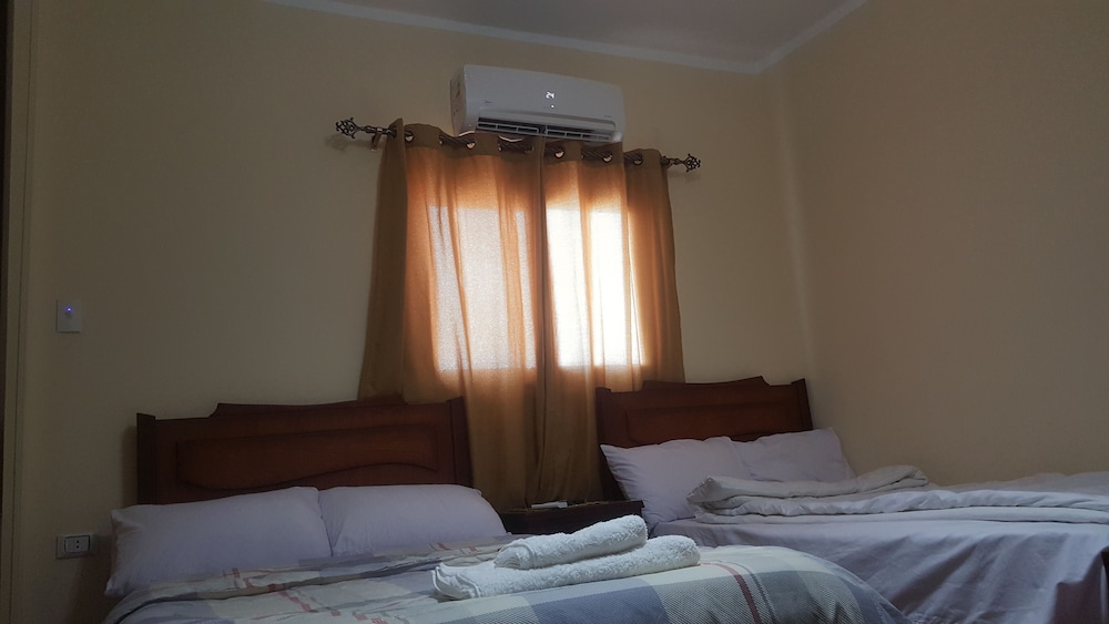 Royal Pyramids Inn 16/50