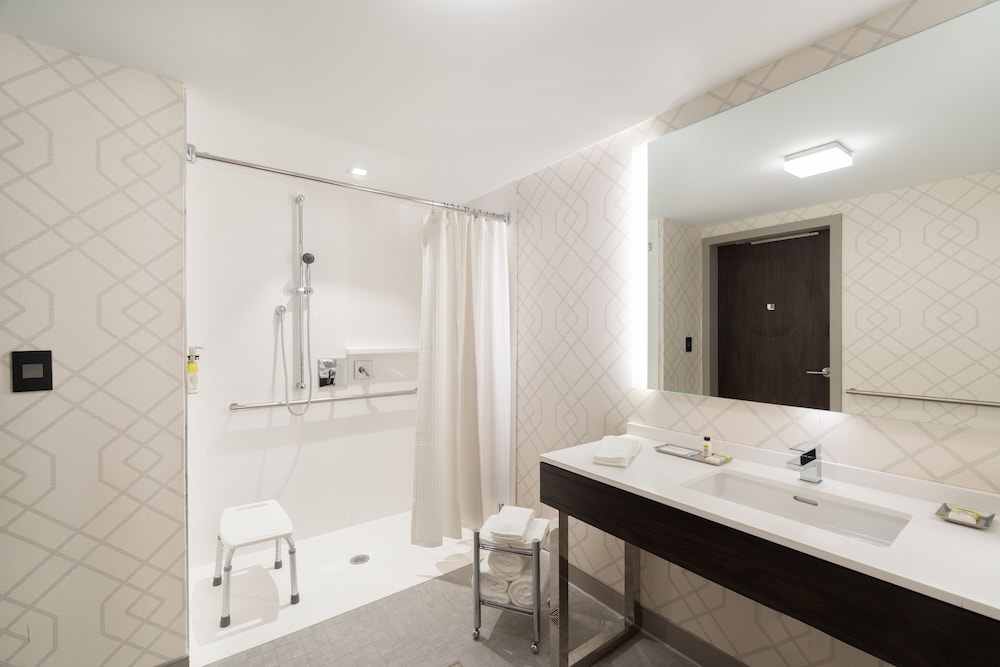 HOLIDAY INN BOSTON LOGAN AIRPORT - CHELSEA 17/64