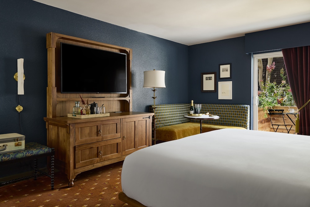 The Hotel Chalet At The Choo Choo 11/50