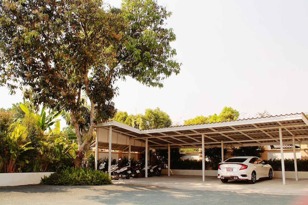 Nok Resort & Hotel 40/50