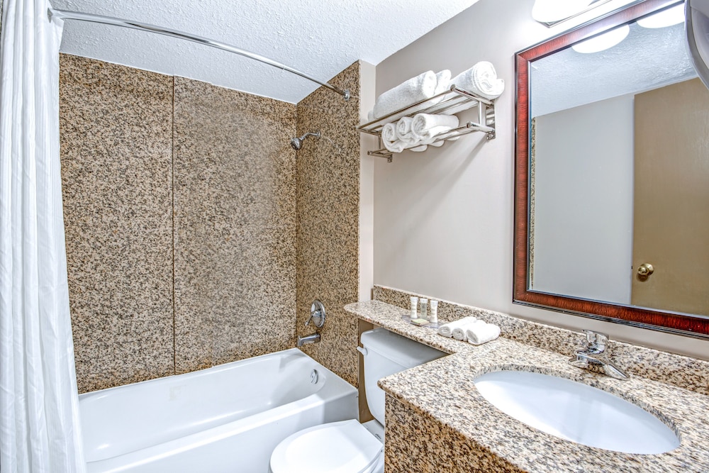 Red Maple Inn And Suites 37/38