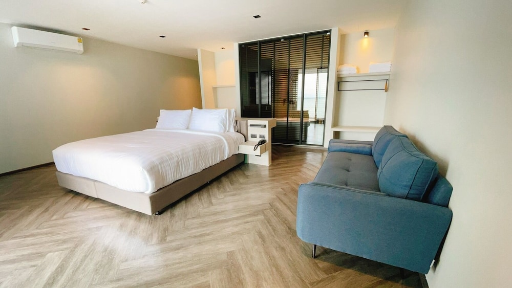 M2 Hotel Waterside 8/24