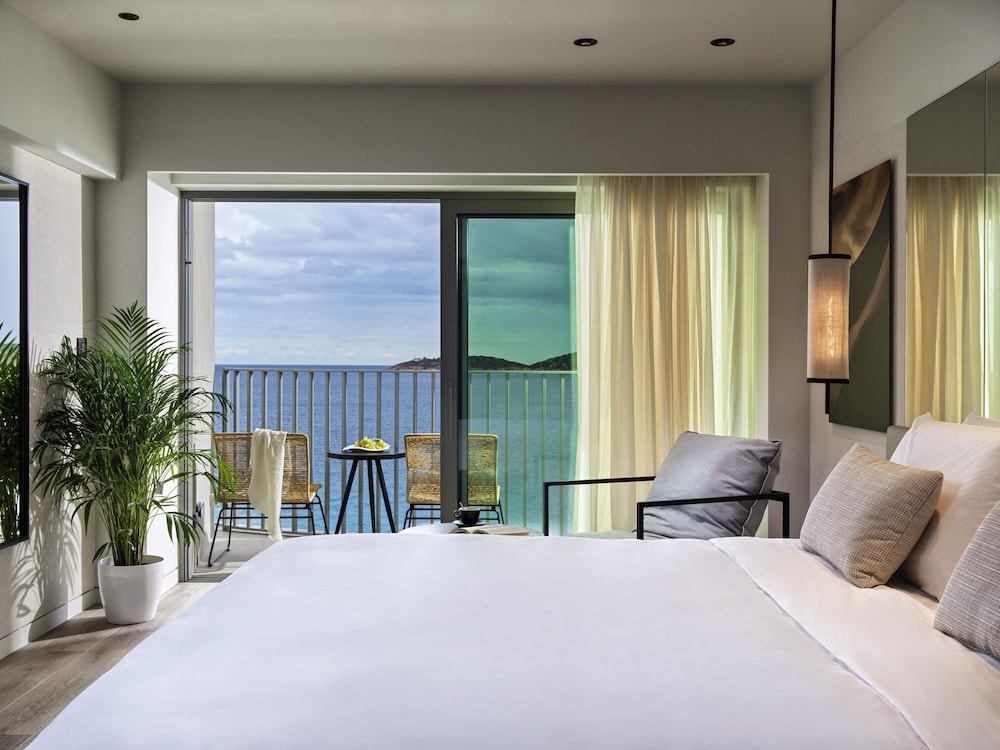 Double Room Deluxe Superior with Balcony Front Sea View