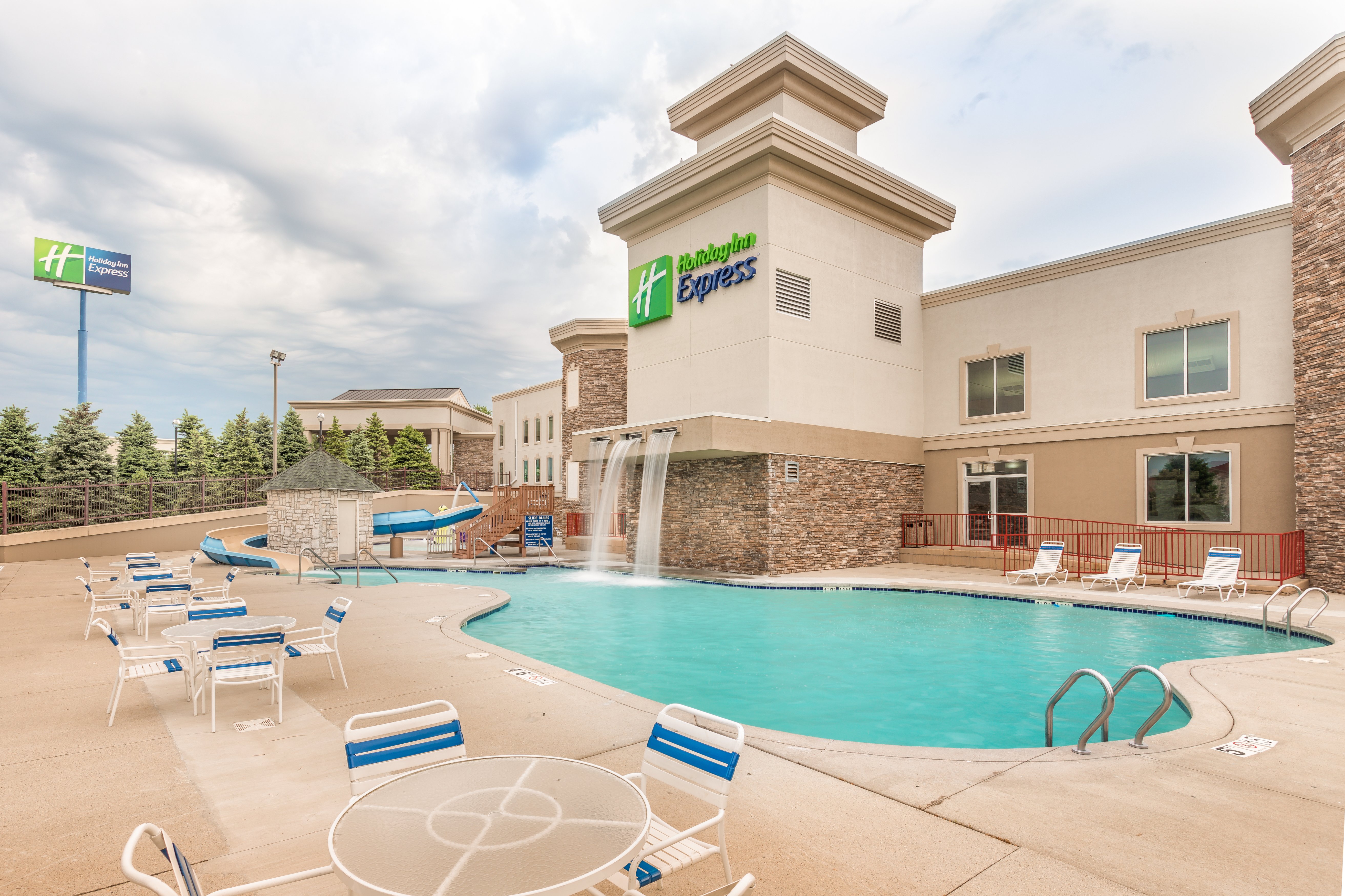 Holiday Inn Express Wisconsin Dells 4/69