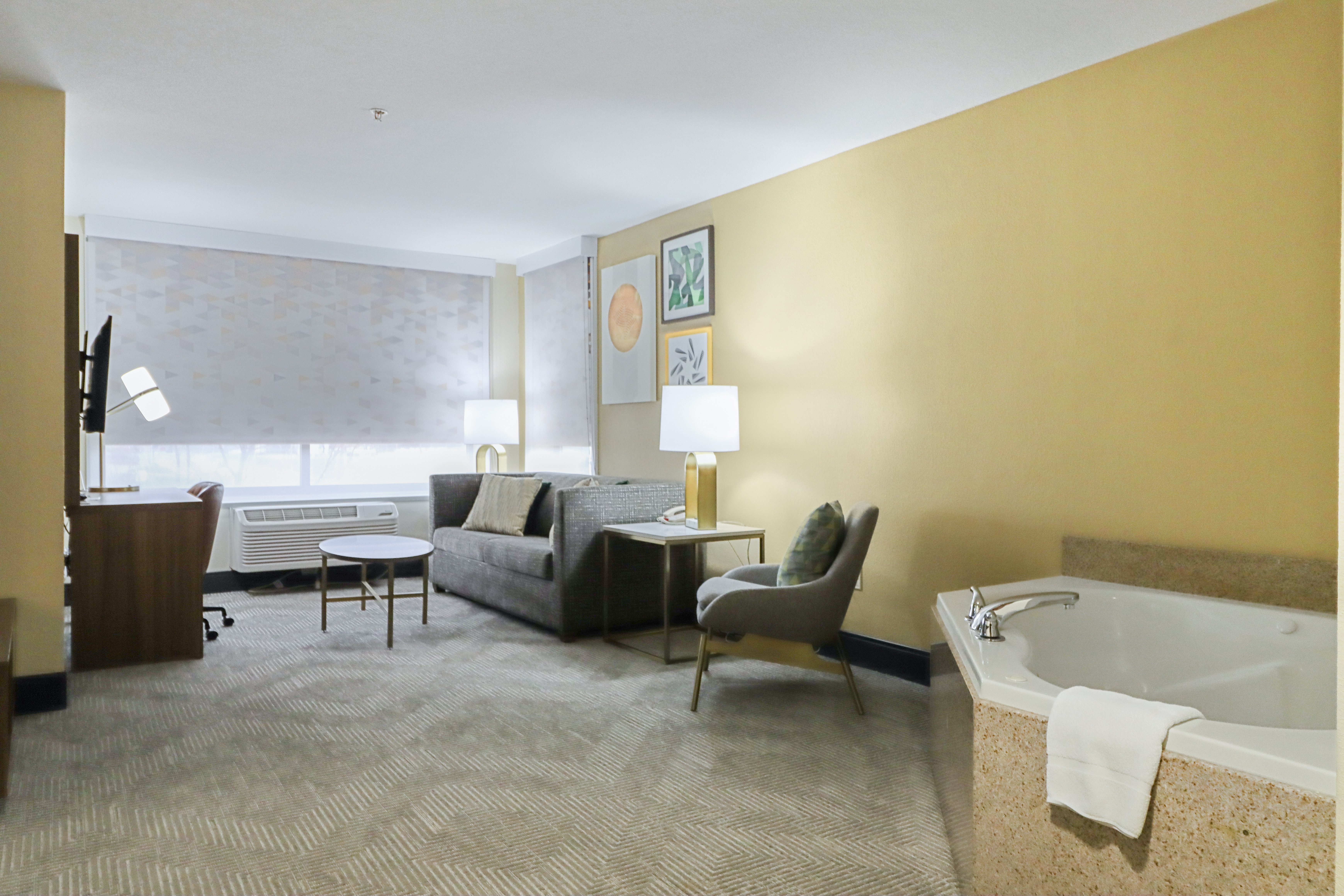 Holiday Inn Quincy, an IHG Hotel 75/75