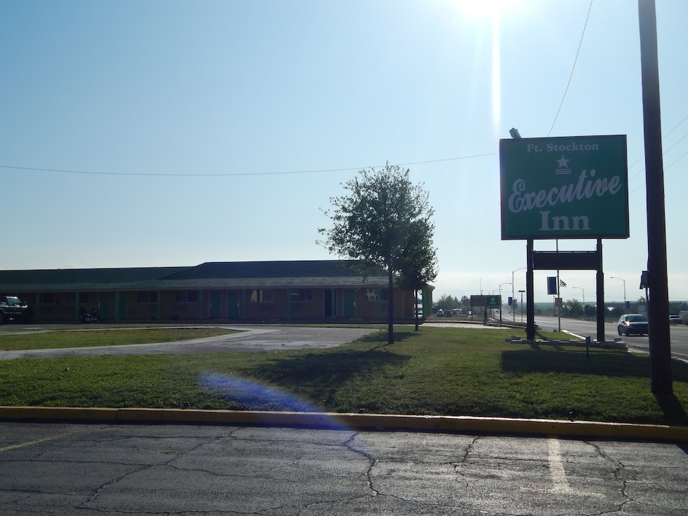 Executive Inn 28/38