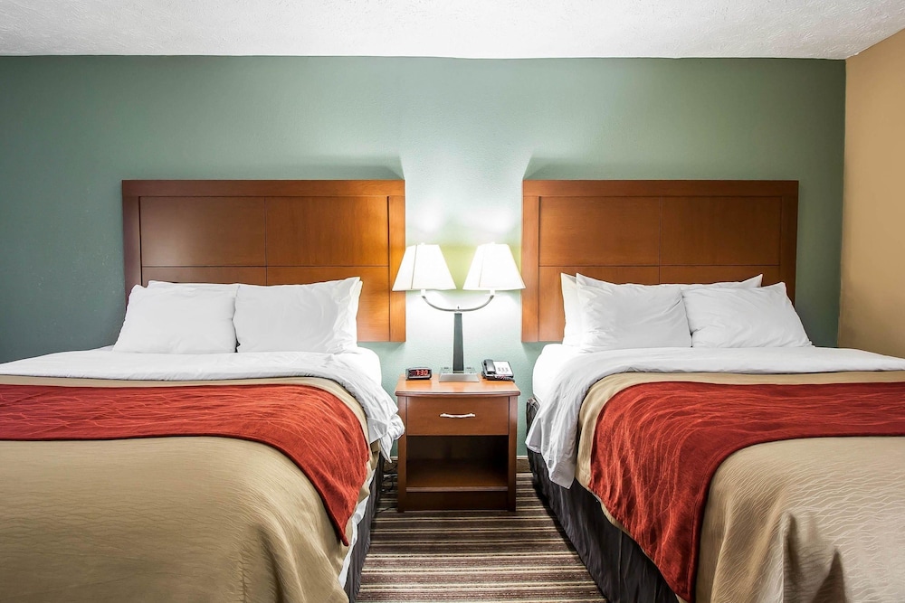Comfort Inn Jackson I-40 11/33