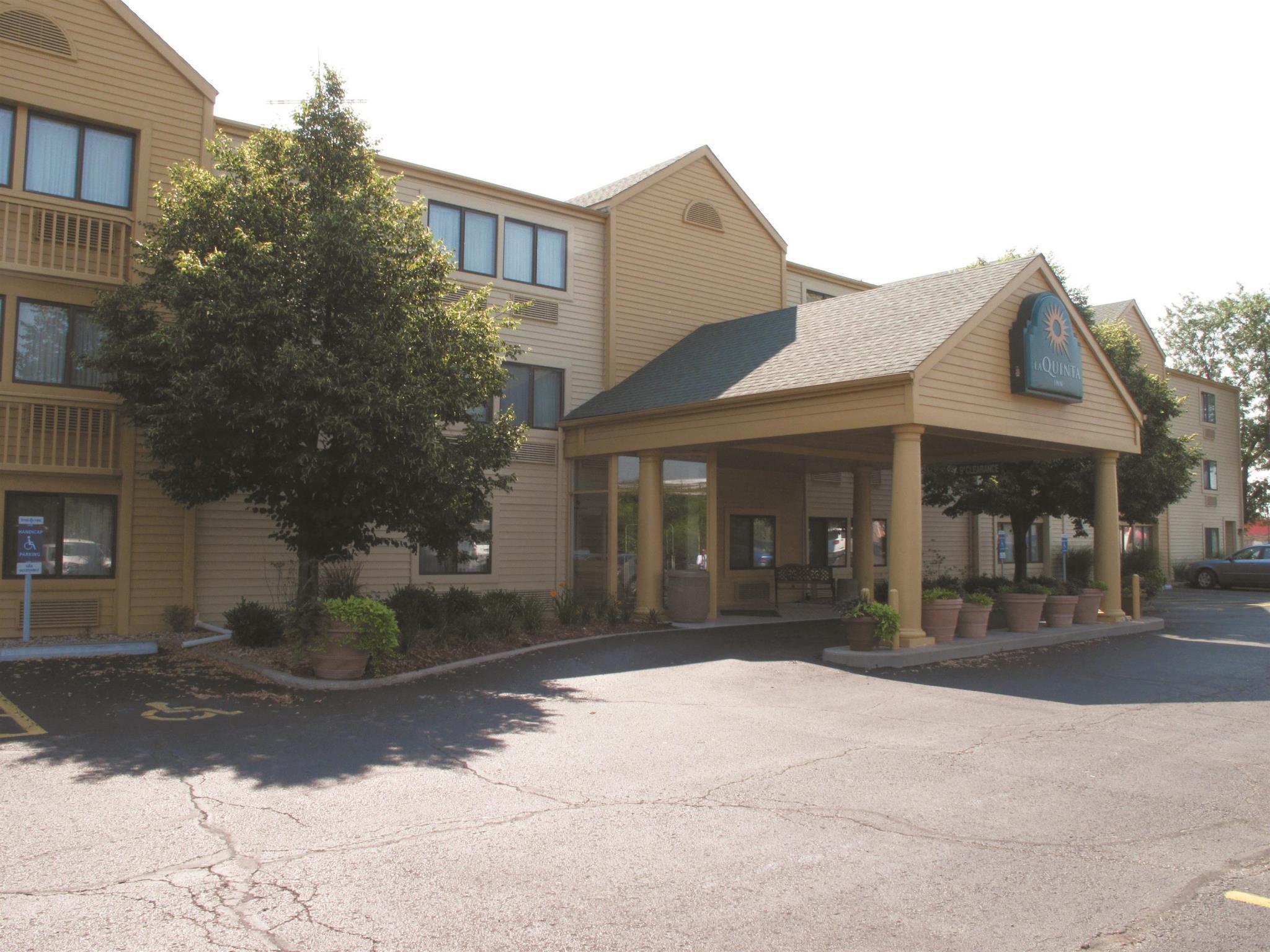 Hotel Kansas City North 2/15