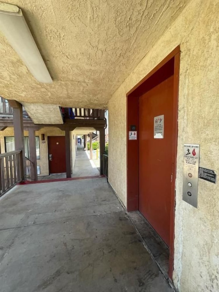 Palms Inn & Suites 3/50