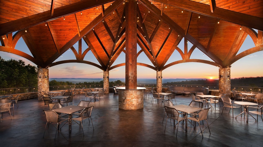 Aiden by Best Western Warm Springs Hotel and Event Center 22/44