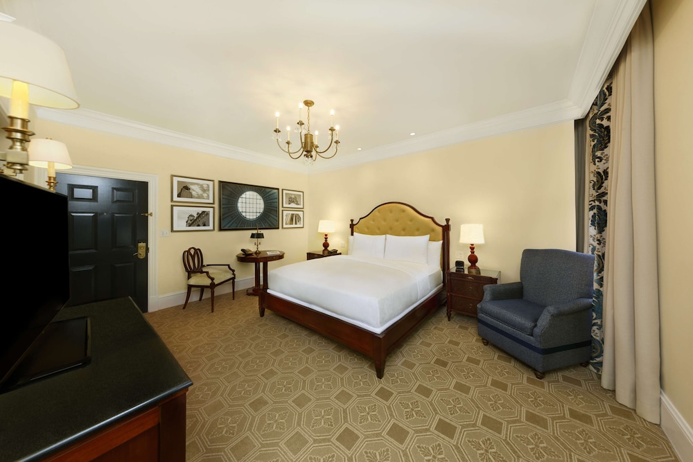 PREMIER, KING BED