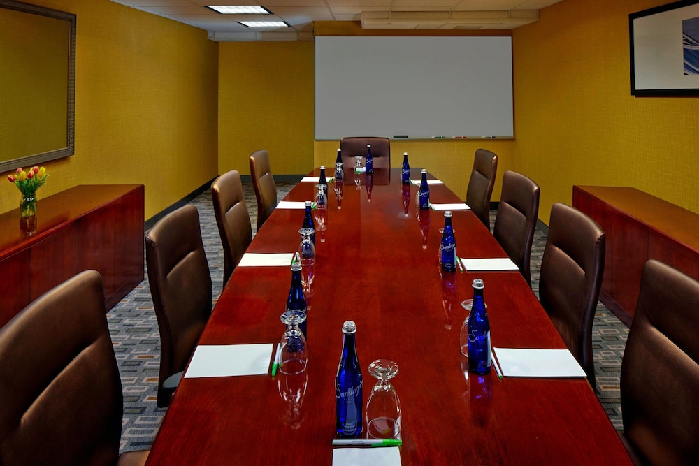 Courtyard by Marriott Hartford Cromwell 36/38