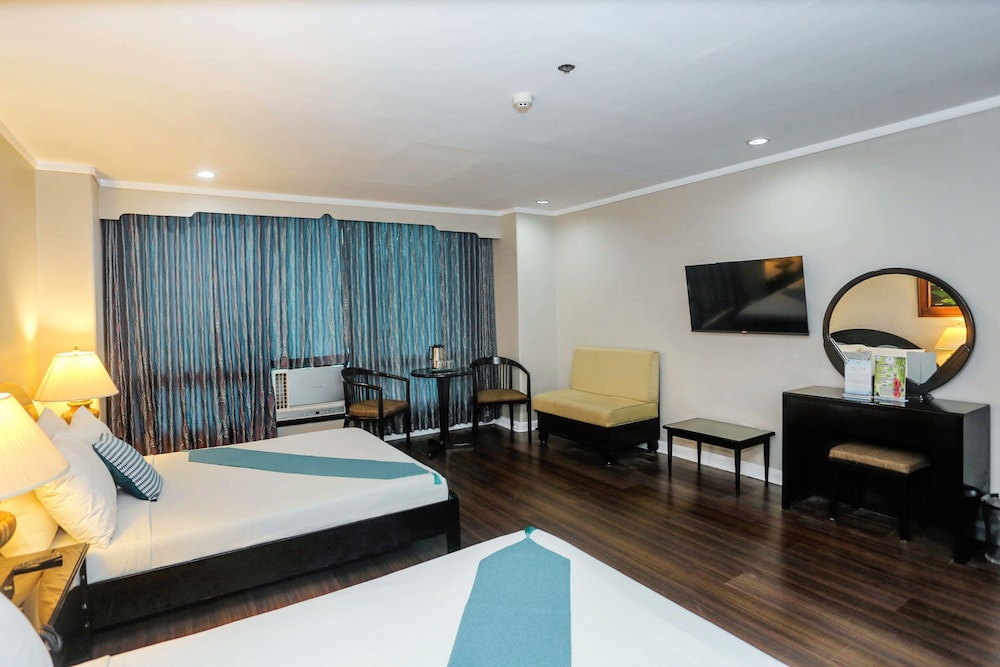 Holiday Plaza Hotel 44/86