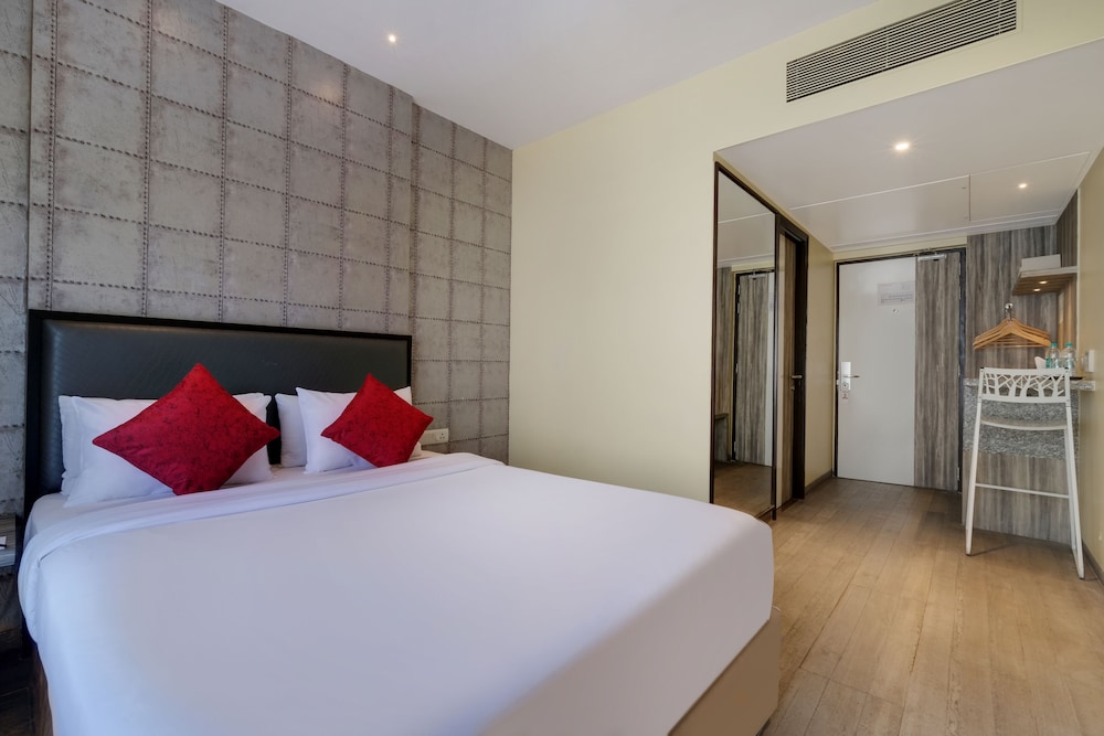 7 Apple Hotel 8/60