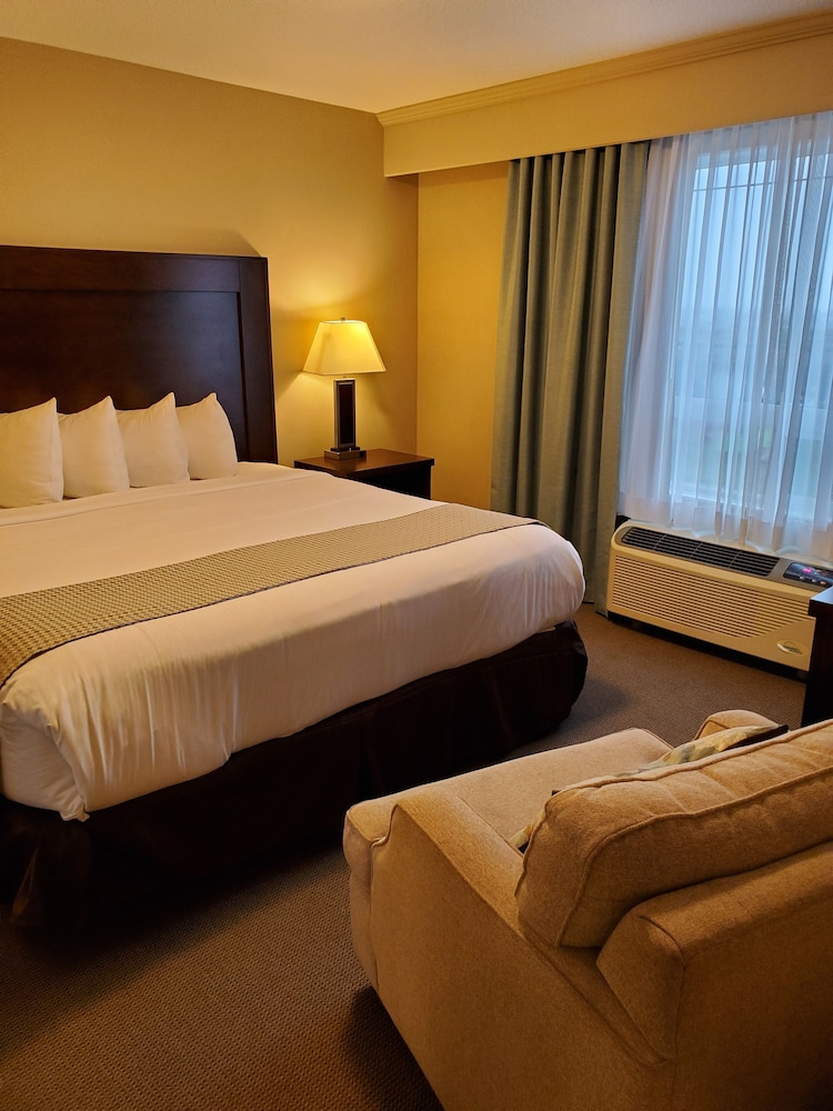 Ramada By Wyndham Emerald Park/Regina East 11/49