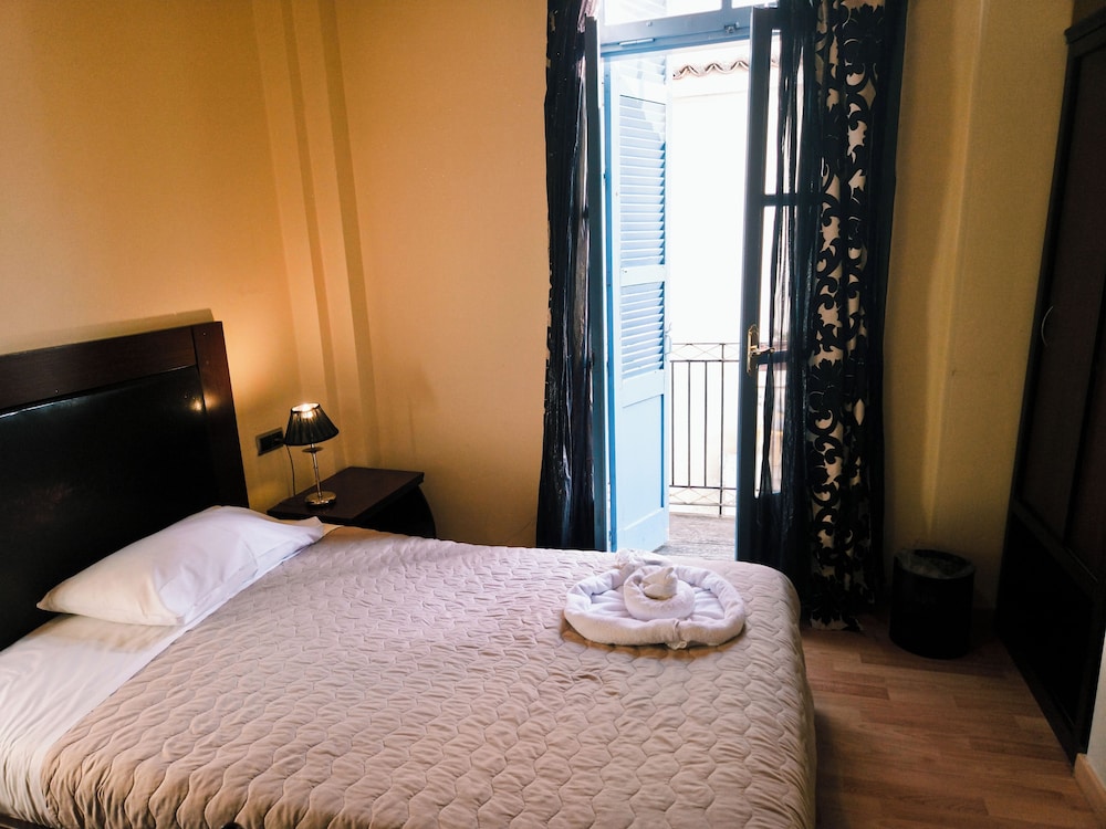 DIAS HOTEL 48/77