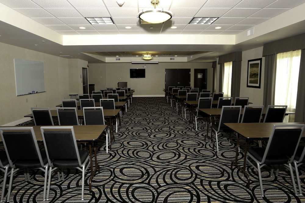 Holiday Inn Express Hotel Suites Marion Northeast 41/43