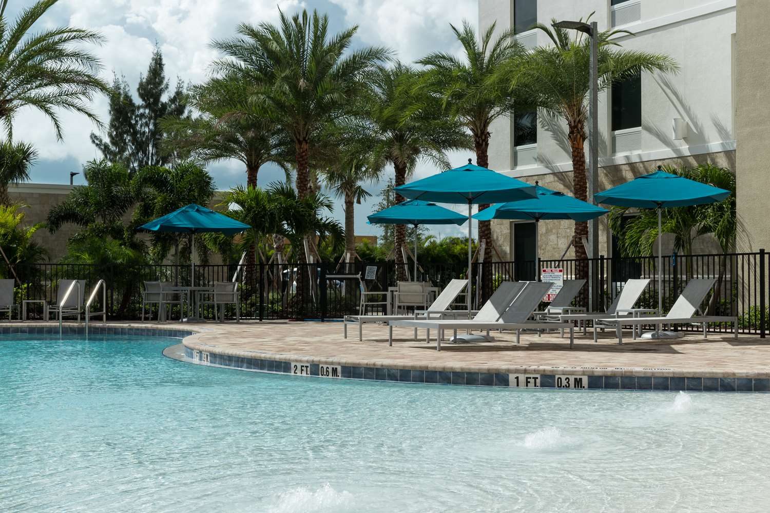 Hampton Inn Suites Cape Canaveral Cruise Port Fl 49/55