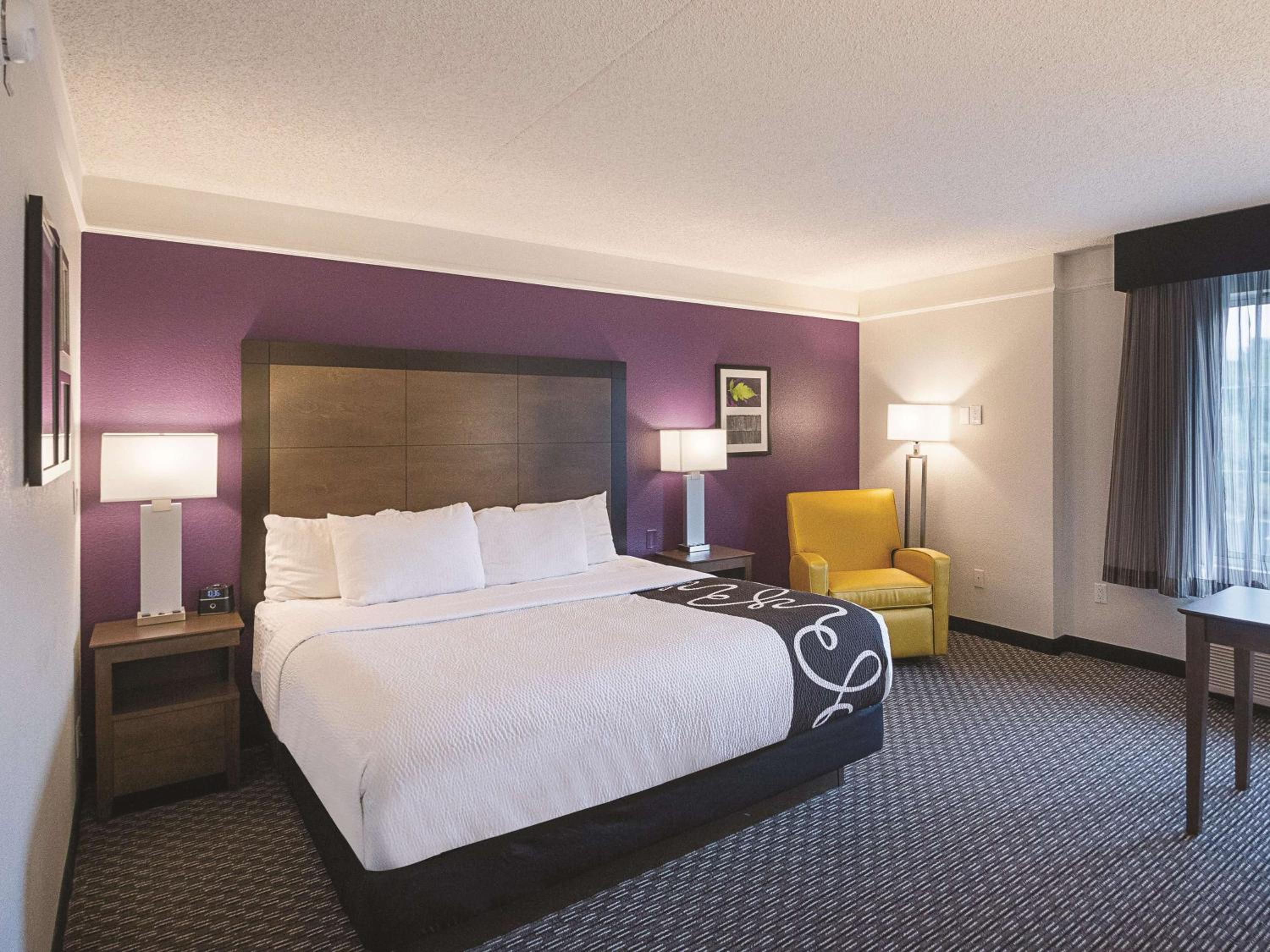 Deluxe, King Bed