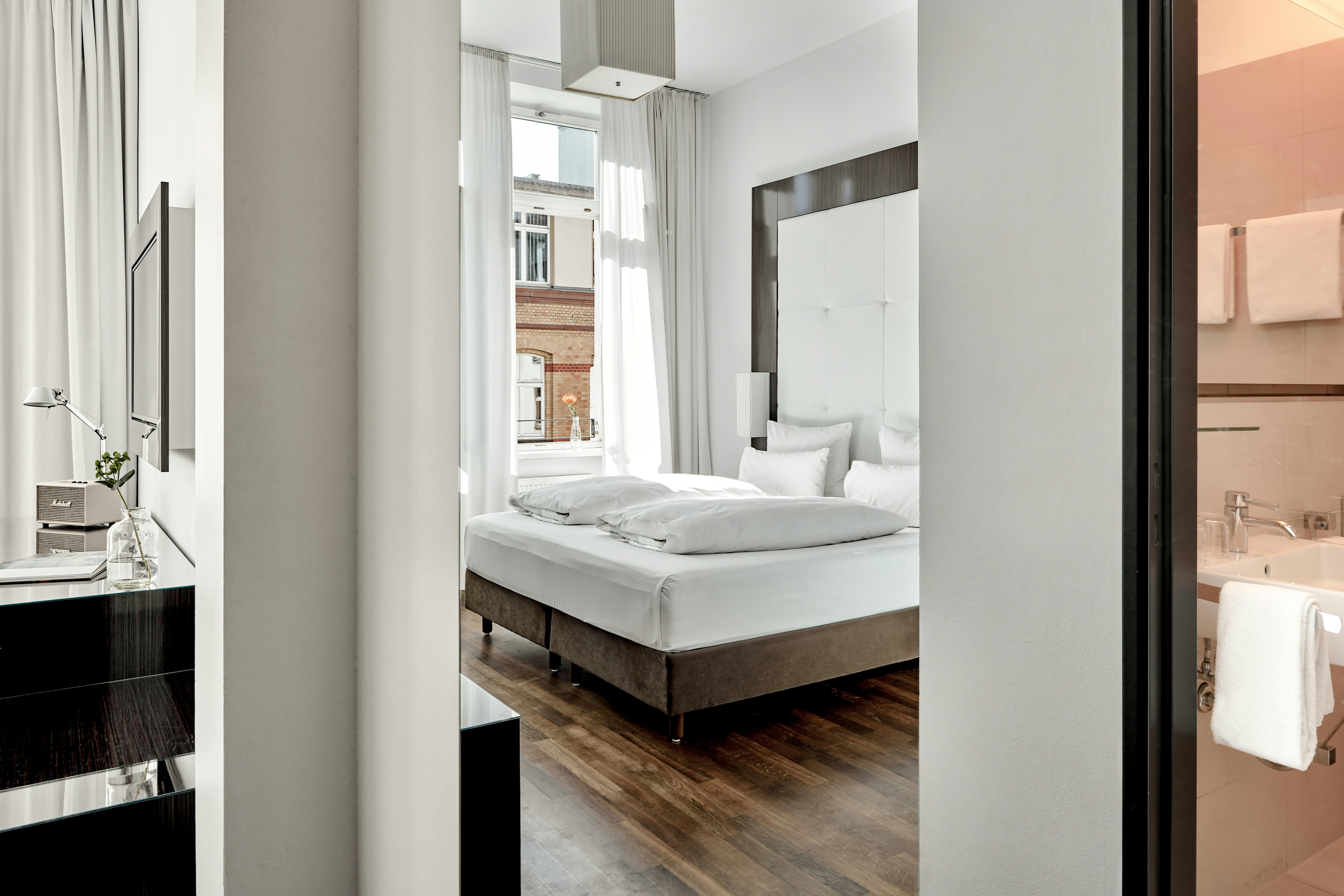 The Pure Hotel 50/51