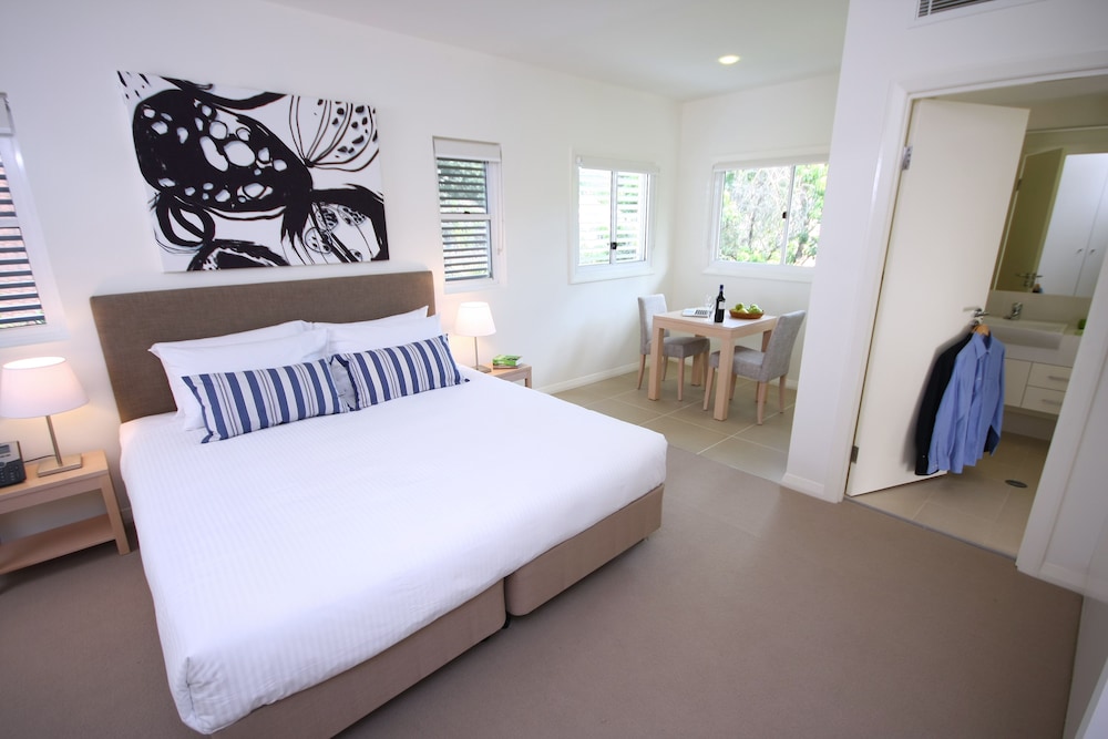 DOMAIN SERVICED APARTMENTS 15/52