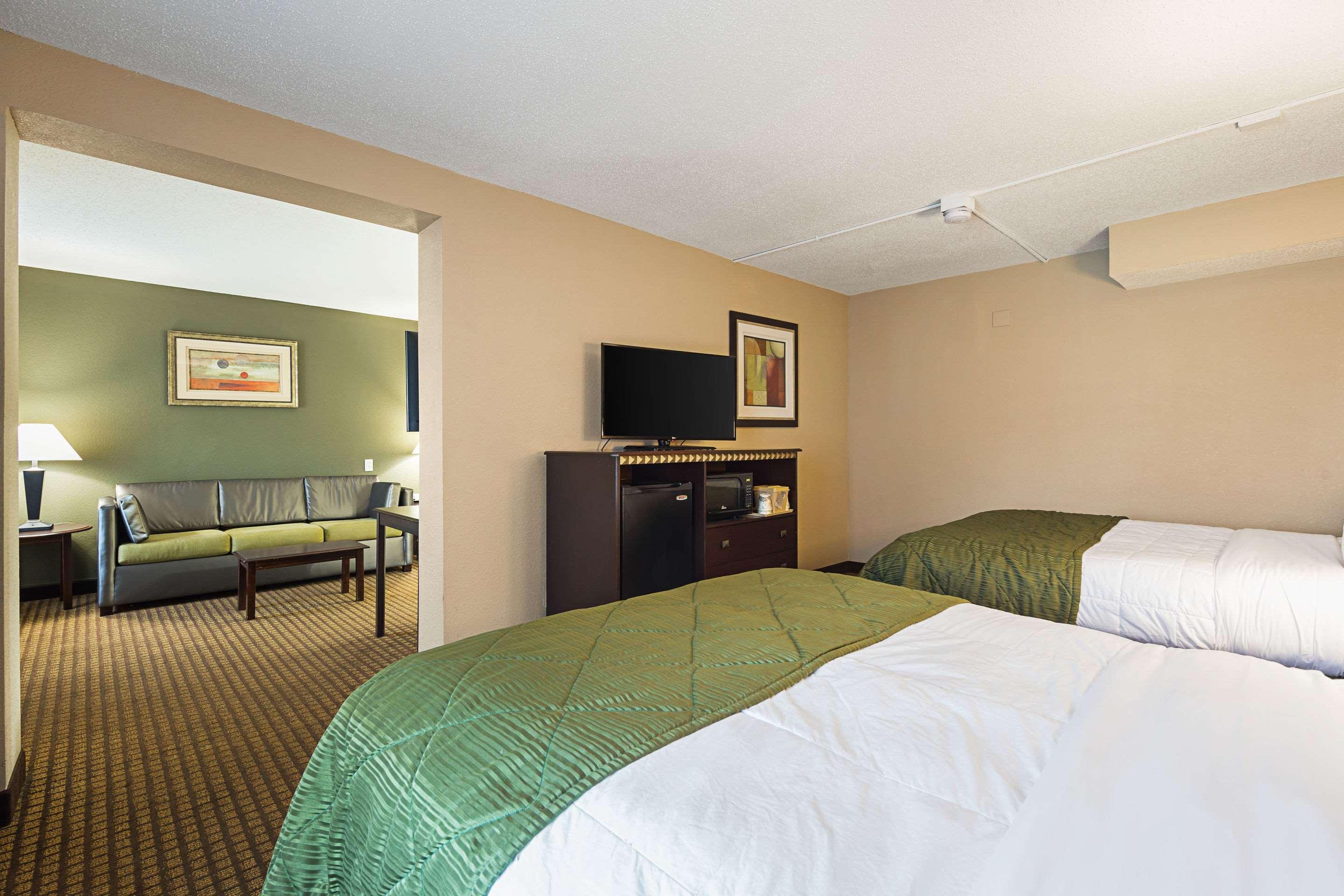 SUITE, 2 QUEEN BEDS