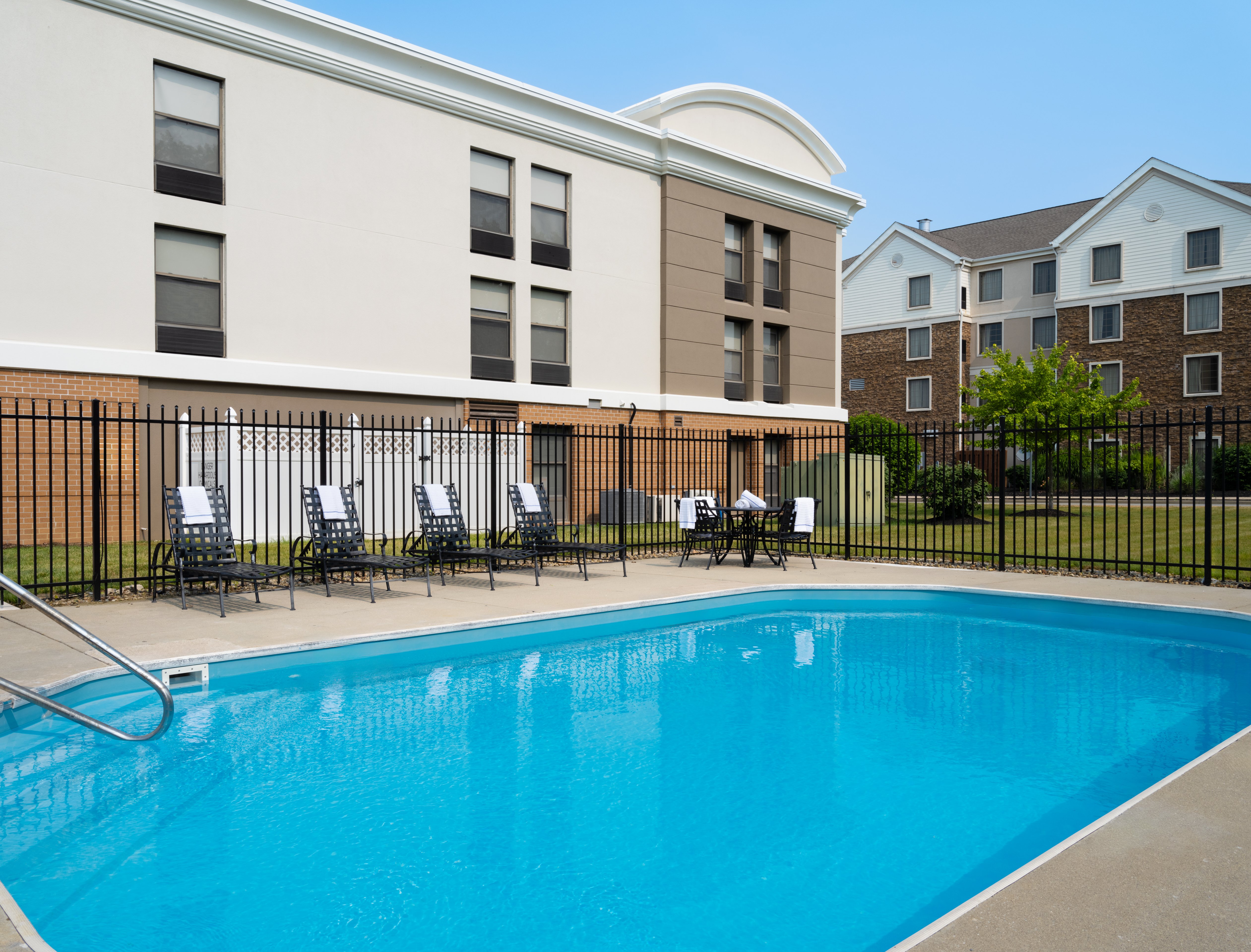 Holiday Inn Express Indianapolis Airport 78/80
