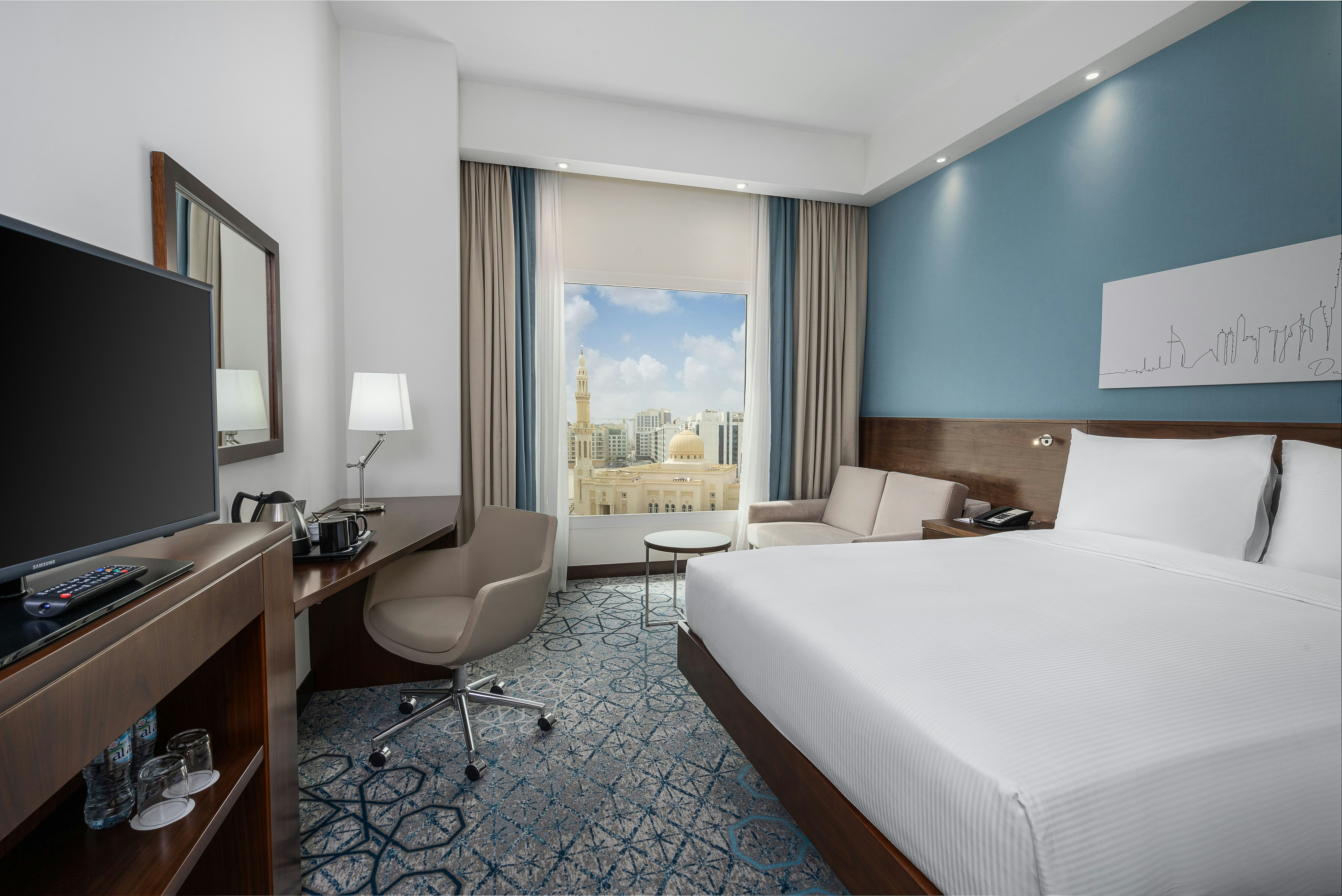 غرفة بسرير كوين مع أريكة سرير، Hampton By Hilton Dubai Al Barsha 4/6