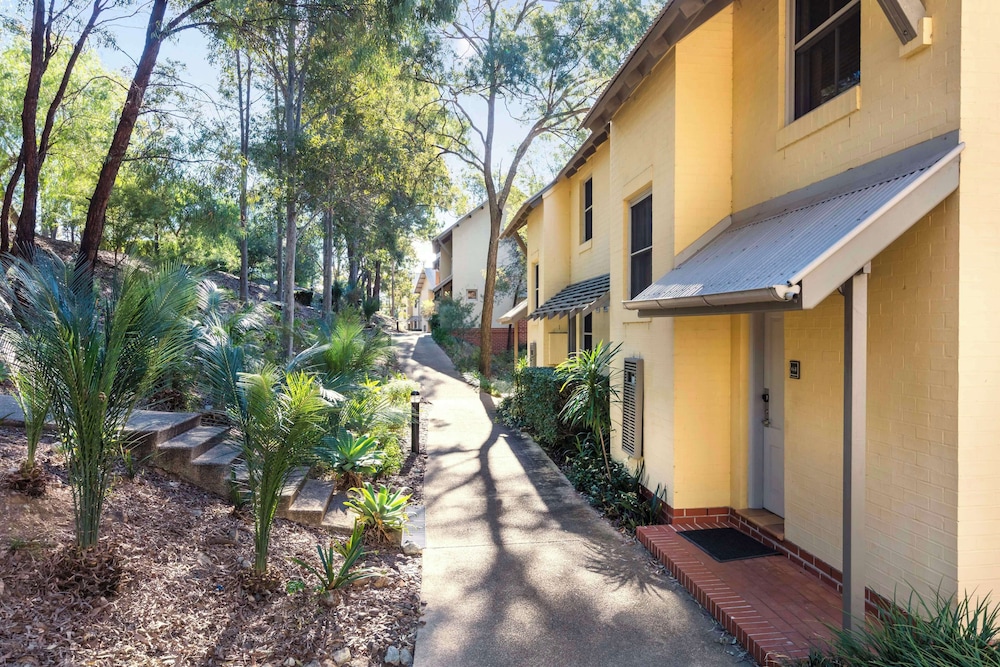 Avani Cypress Lakes Resort 4/50