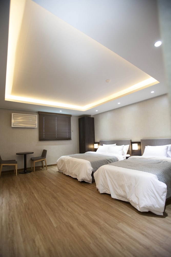 Vip, Deluxe, 1 Double and 1 Single Bed