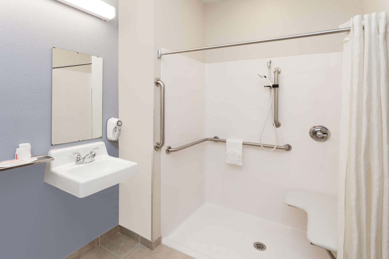 Microtel Inn And Suites Elkhart 28/28