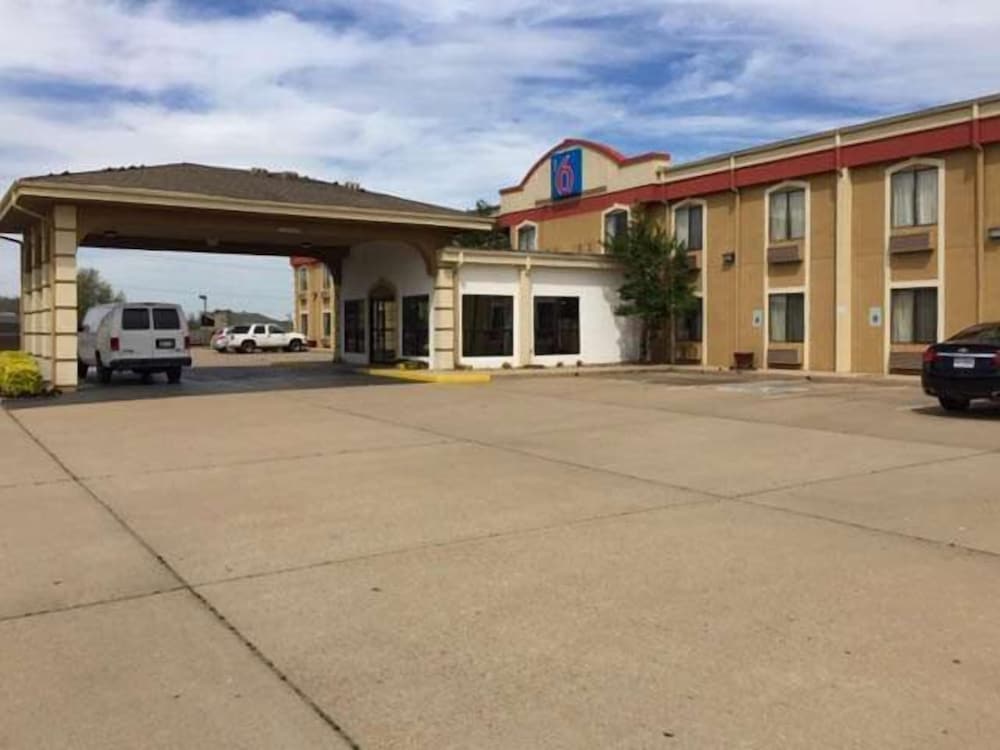 Studio6 Claremore, OK 38/45