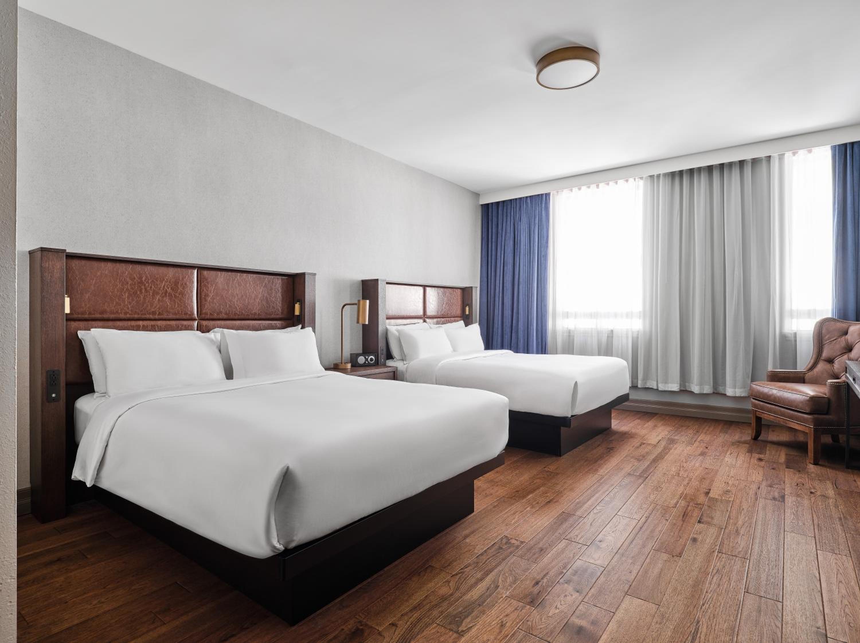Superior, King Bed, 2 Queen Beds