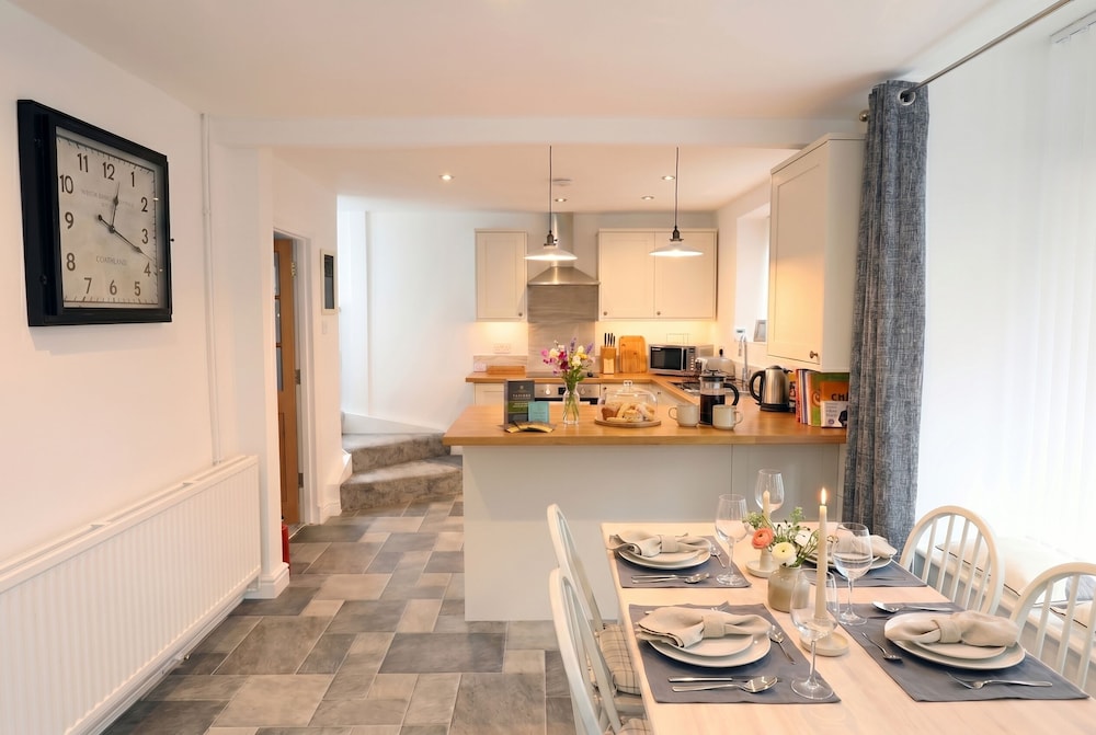 The Willow Restaurant & Cottages 45/50