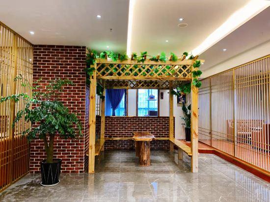 James Joyce Coffetel (Dujiangyan Municipal Government) 18/61