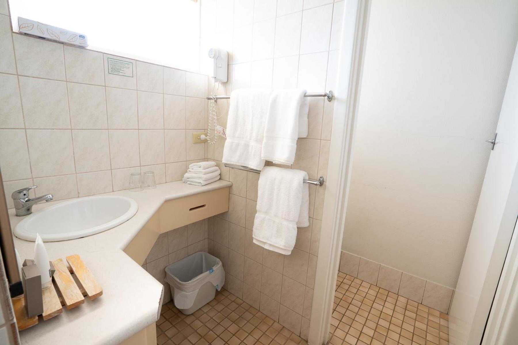 غرفة قياسية بسرير كوين وسرير فردي، Hospitality Inn Geraldton SureStay Collection by Best Western 4/5