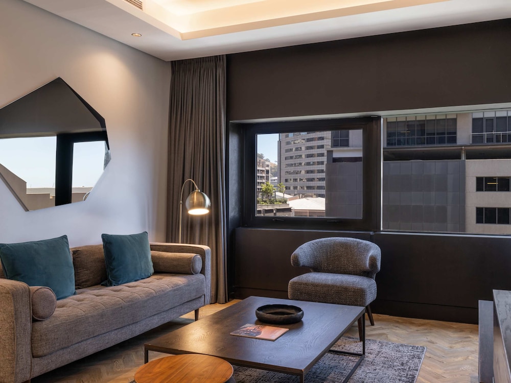 The Onyx Hotel 36/64