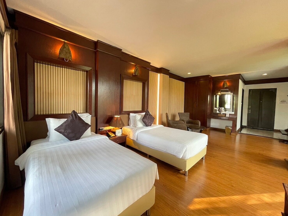 Gassan Lake City Golf Club and Resort Lamphun 12/50