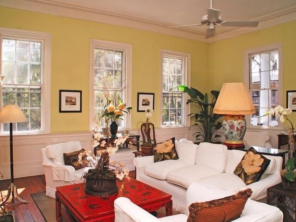 Rhett House Inn 30/50