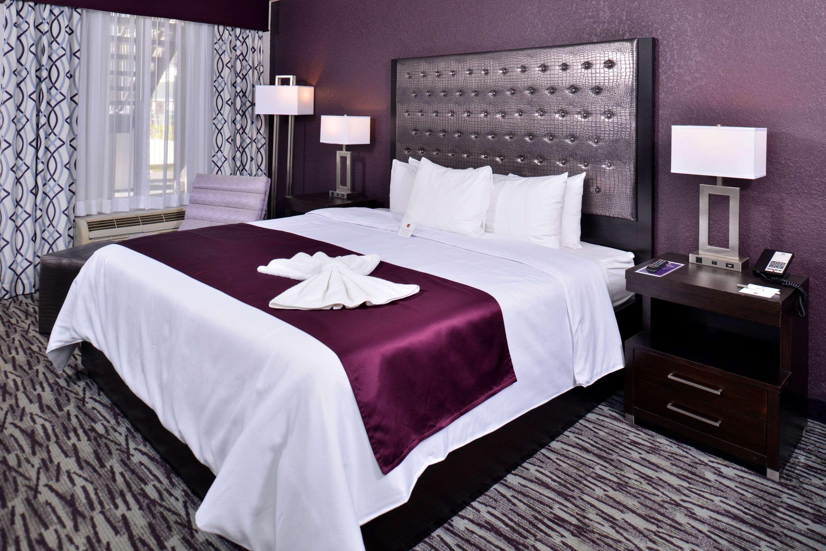 ROOM, KING BED