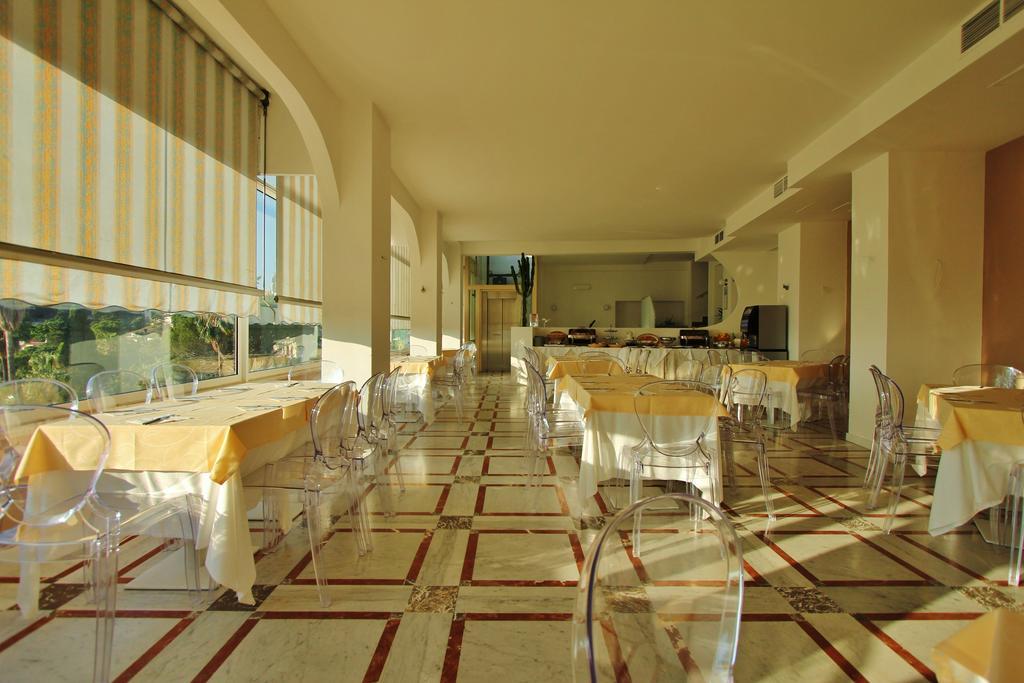 Hotel Baia Azzurra 50/70