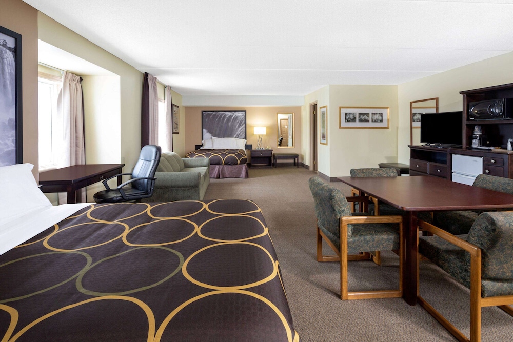 Super 8 By Wyndham Niagara Falls By The Falls 30/39