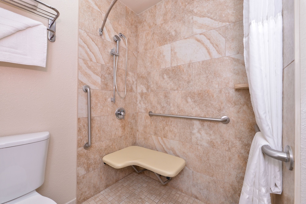 La Fuente Inn Suites 24/65