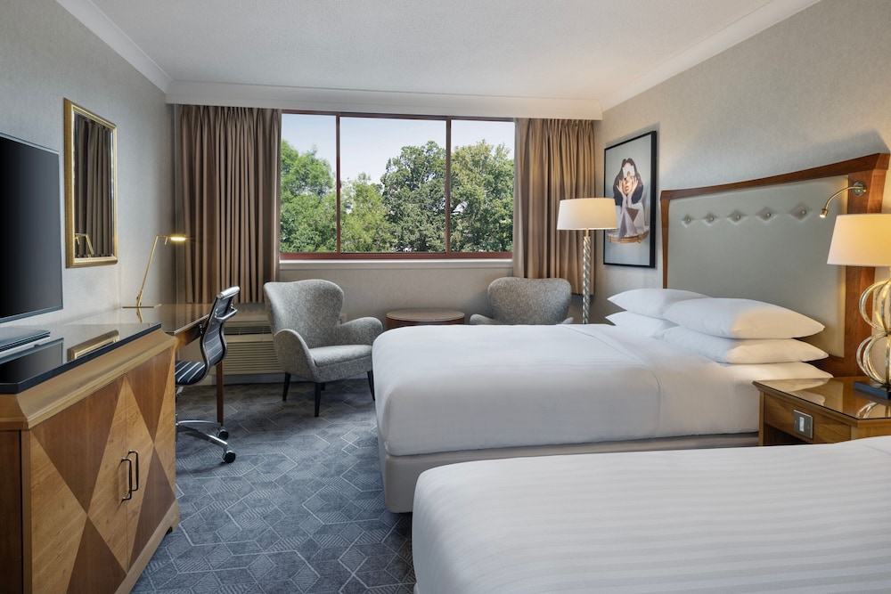 DELUXE, 2 DOUBLE BEDS