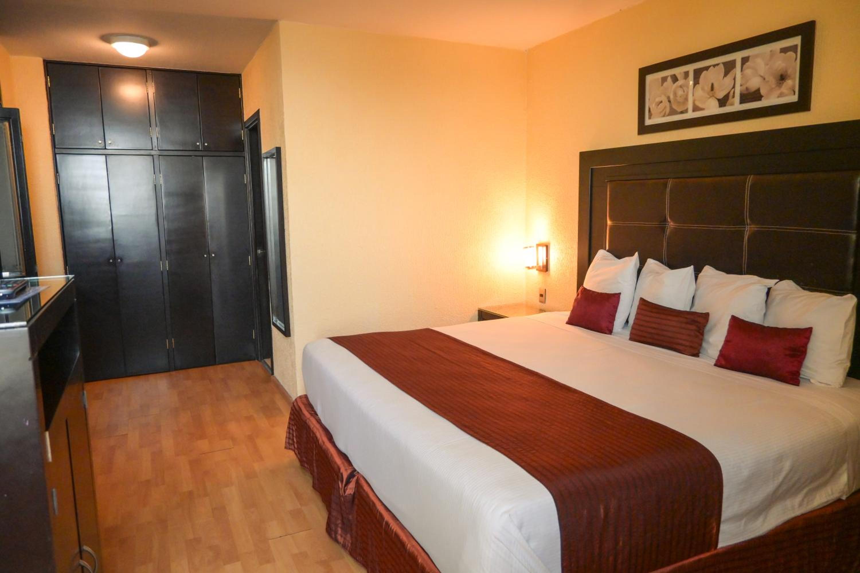 Studio, King Bed, Sofa