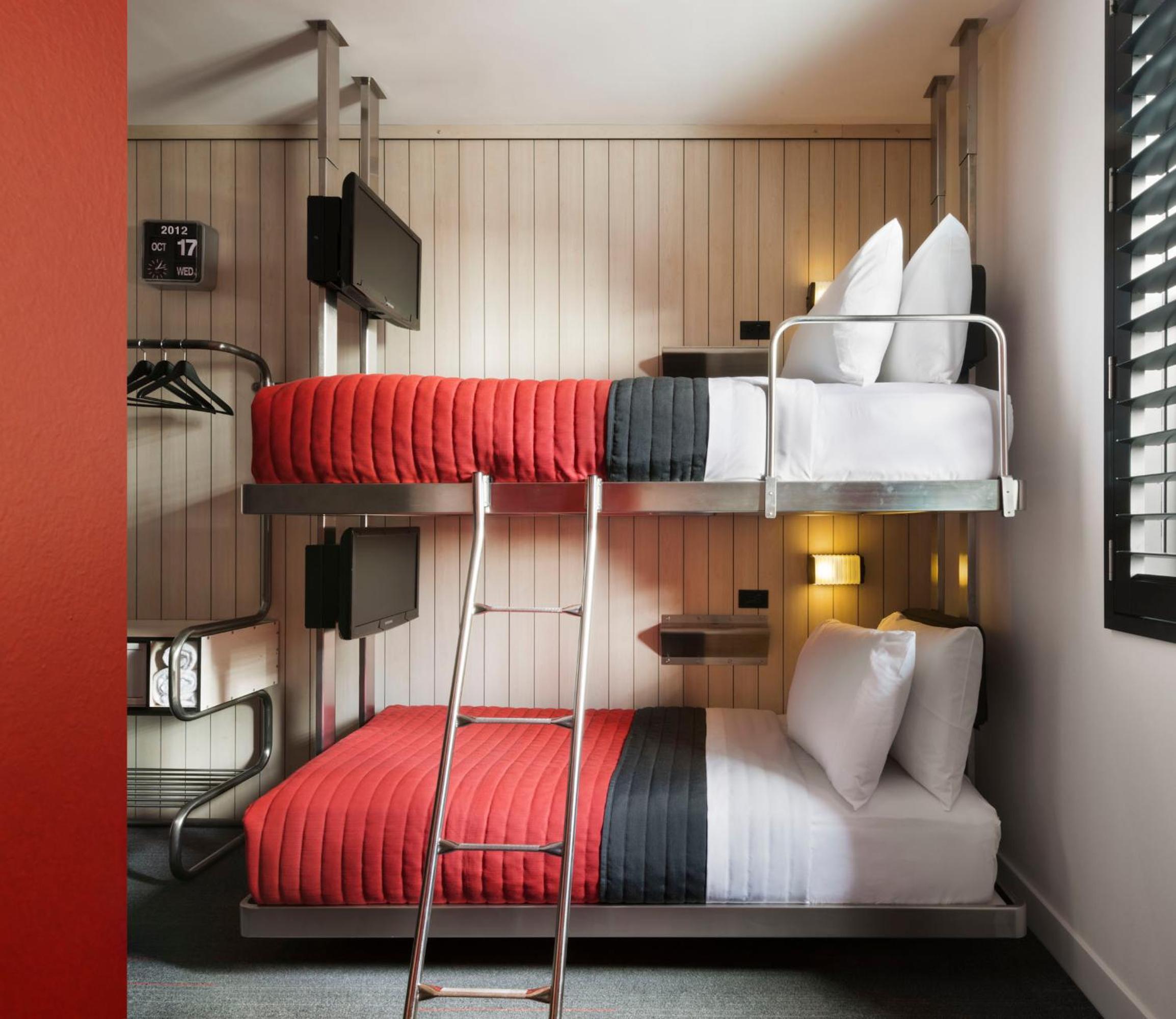 Bunk Pod, Single Bed